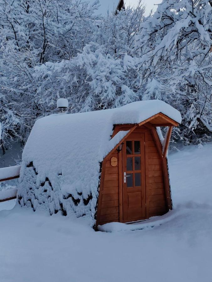 Вилла Brunarica Biopark -Log House Biopark Гросупле Экстерьер фото