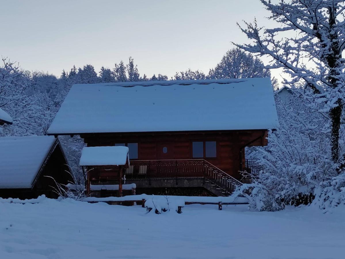 Вилла Brunarica Biopark -Log House Biopark Гросупле Экстерьер фото