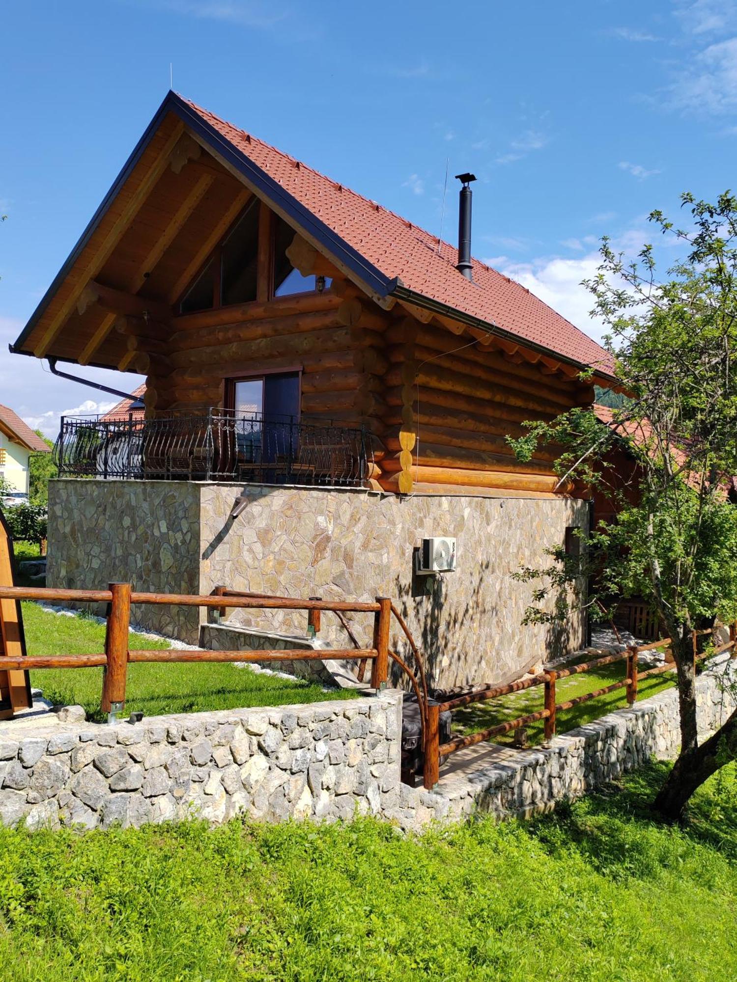 Вилла Brunarica Biopark -Log House Biopark Гросупле Экстерьер фото